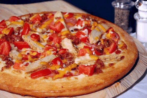 Canadian Chicken Club Pizza